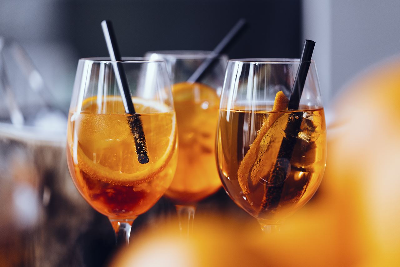 Drei-orangefarbene-Cocktails