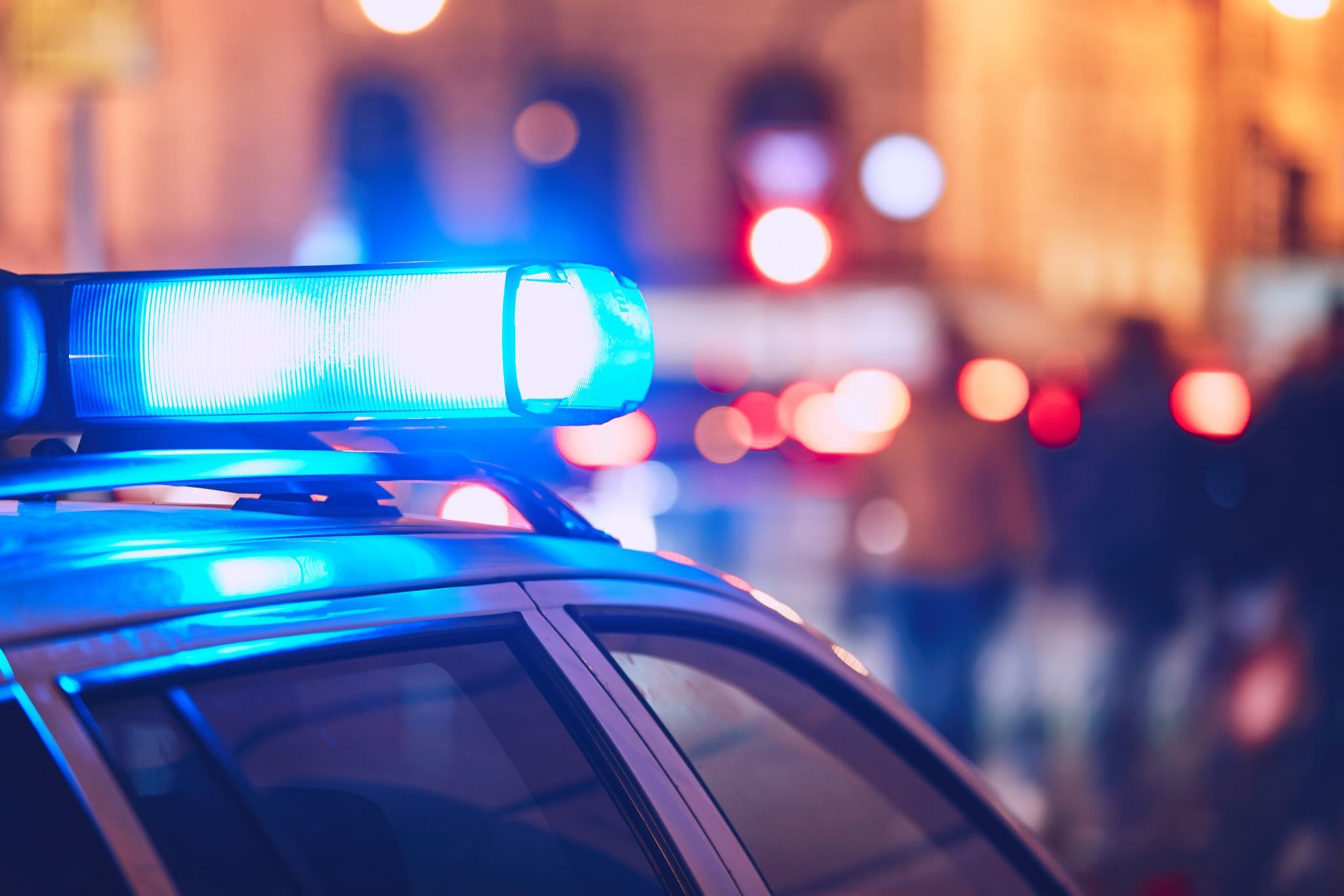 Polizeiauto-auf-der-Straße